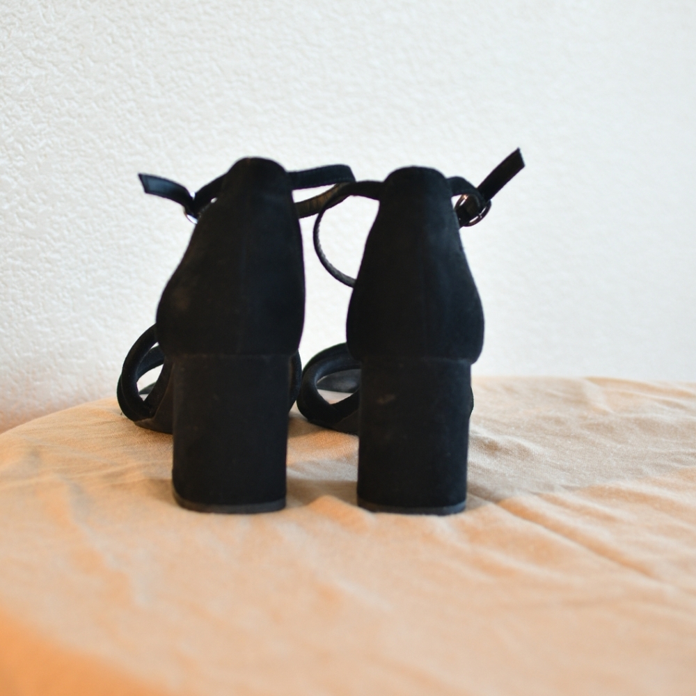 Black Pumps - Picture 3 of 3